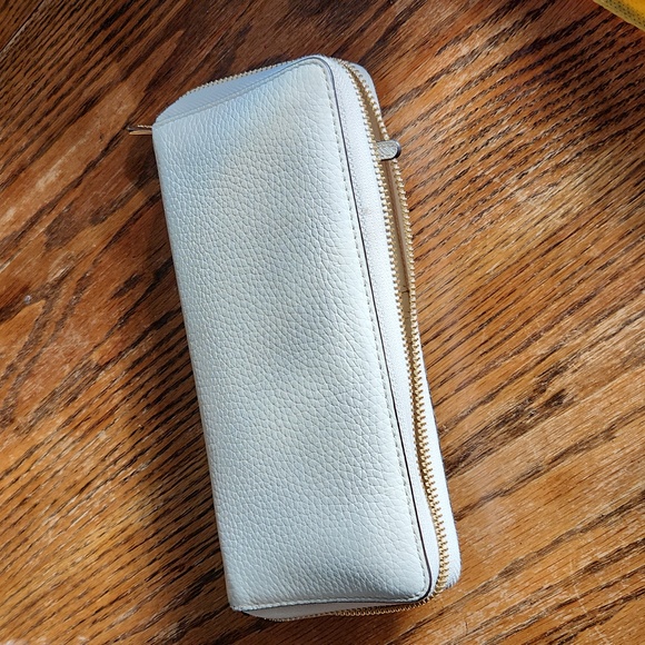 Michel Kors wallet - Picture 2 of 4